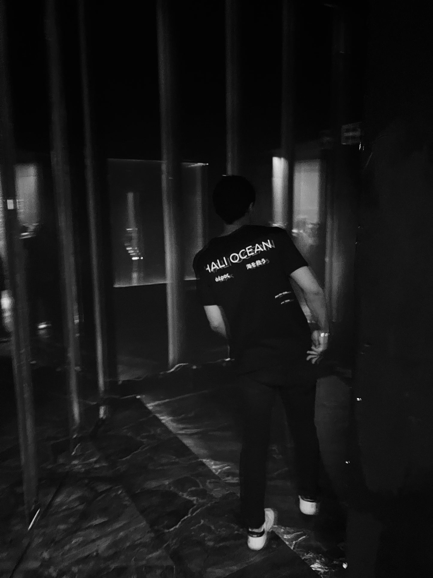 海を救う (black)